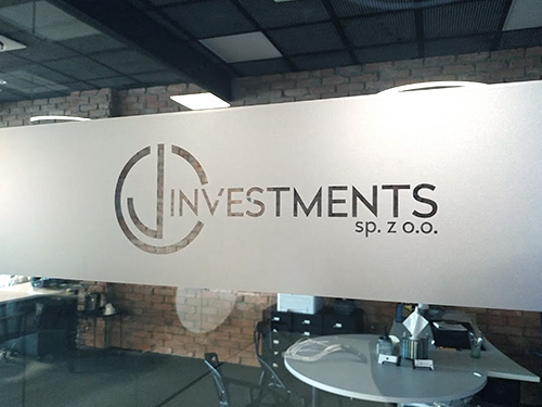 Folia szroniona na witrynę Twojej firmy